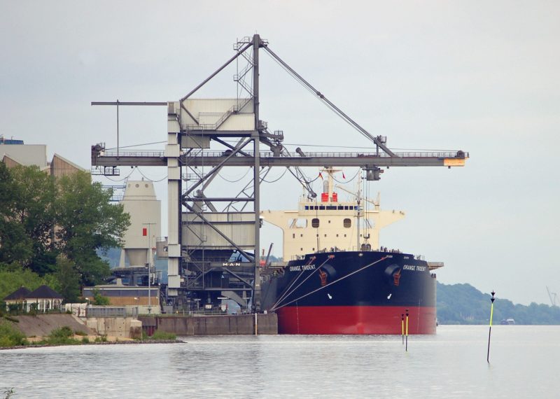 Panamax Sterling, by Huhu Uet