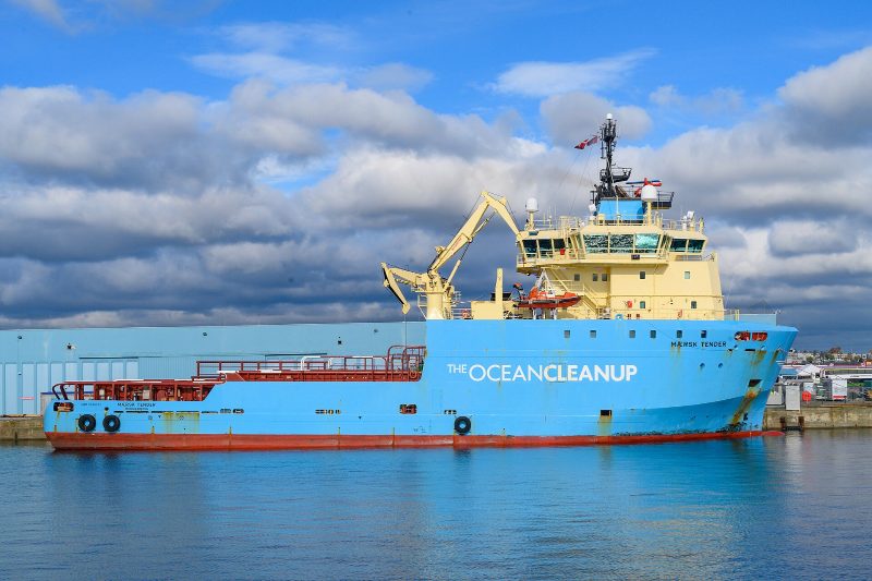 Maersk Tender, by Gordon Leggett