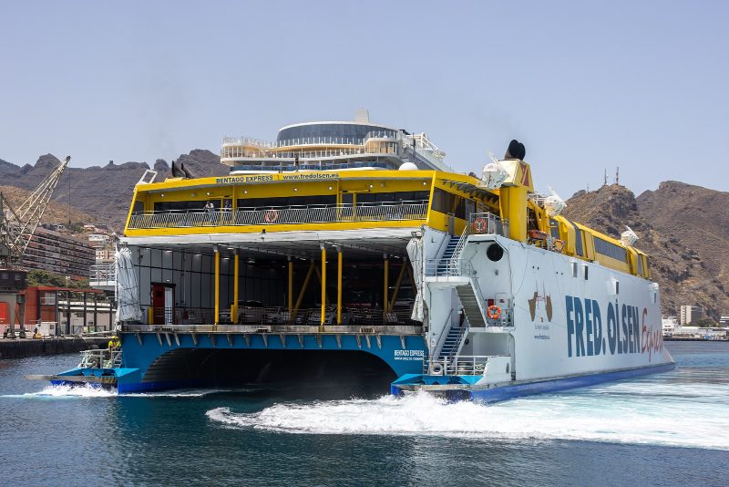 Bentago Express, by Photograph by Mike Peel (www.mikepeel.net).