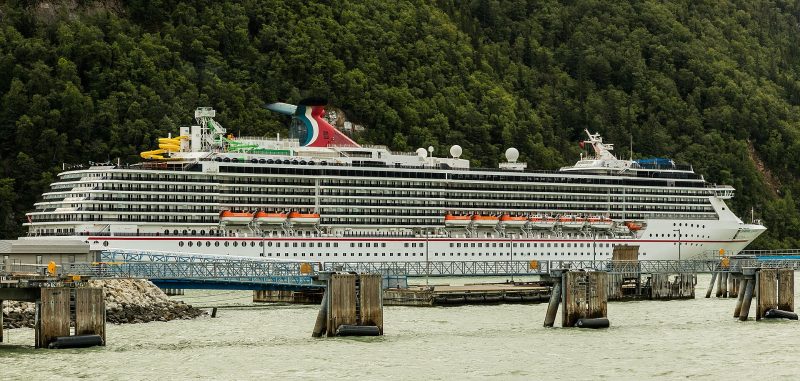 Carnival Legend, by Diego Delso