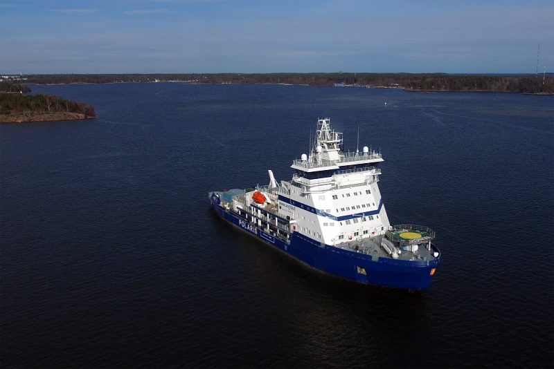 Polaris (brise-glace), by Mika Hovilainen, Esko Huttunen (attribute photograph to "Aker Arctic")