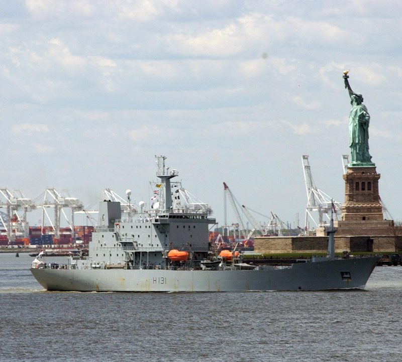 HMS Scott, by w:United States Navy photo by Journalist Second Class David P. Coleman