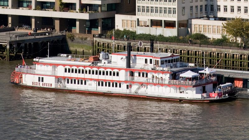 Dixie Queen, by David Illif with image-alignment and Photoshoping by User:Colin and Kim Hansen