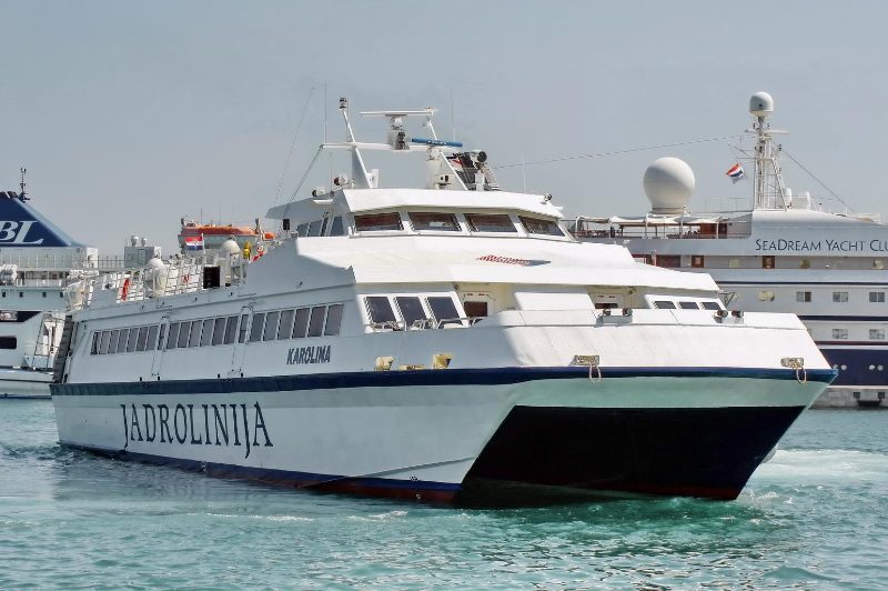 HSC Karolina, by Ivan T.