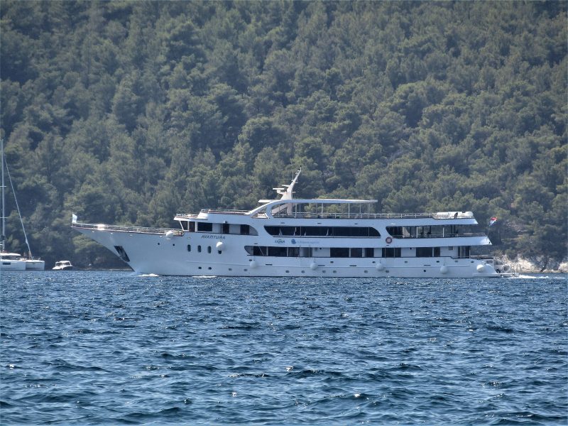 Avantura, by Fiver, der Hellseher