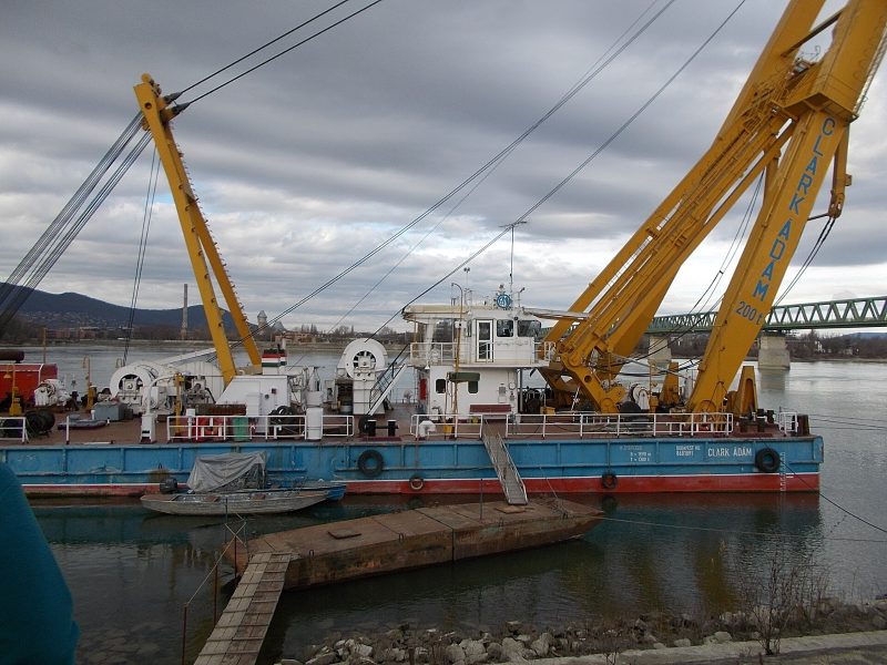 Clark Ádám floating crane, by Kaboldy
