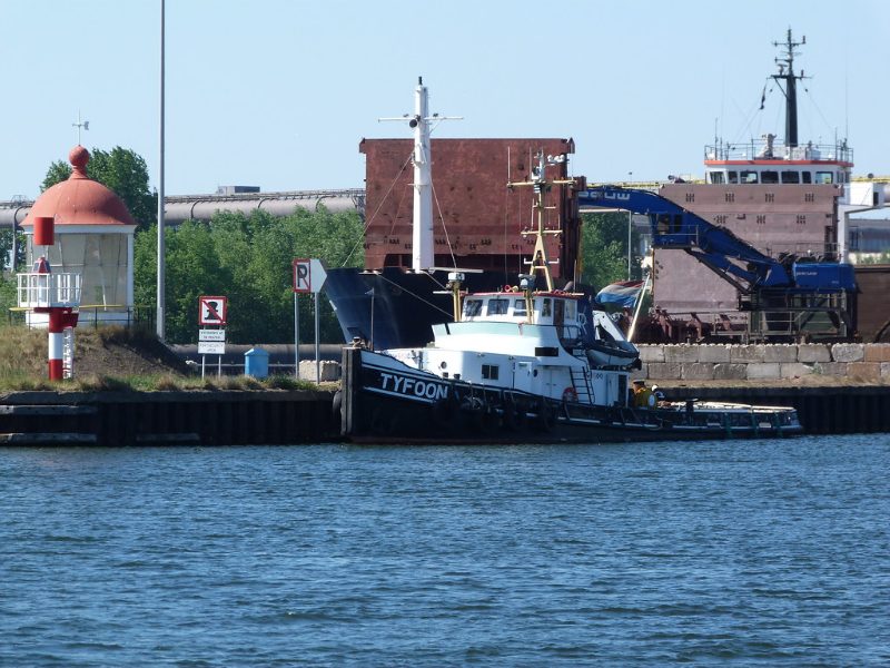 Tyfoon ENI 03260140, by Joost J. Bakker IJmuiden