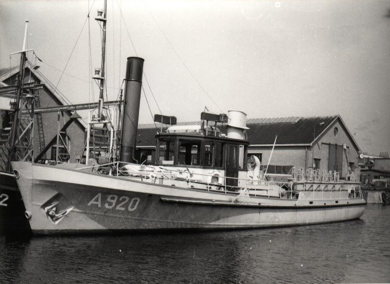 HNLMS Dreg IV, by Unknown authorUnknown author