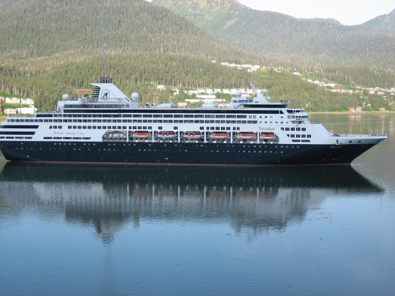 MS Veendam, by Djheini at English Wikipedia