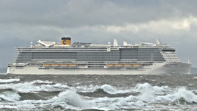 Costa Smeralda, by HenSti