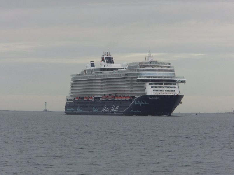 Mein Schiff 2, by HenSti