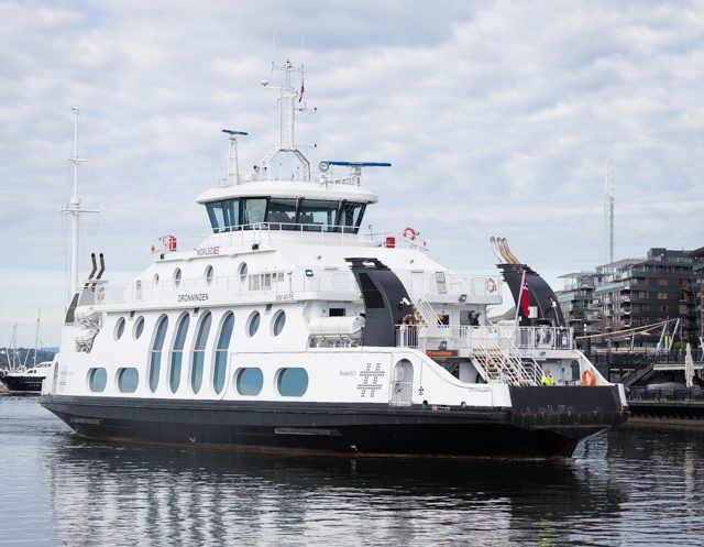 MS Dronningen, by Tore Sætre