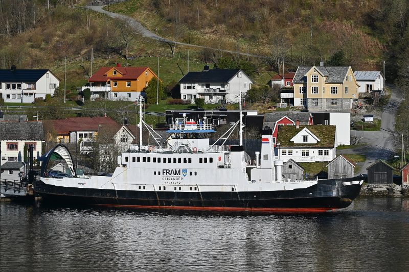 Geiranger, by Gordon Leggett