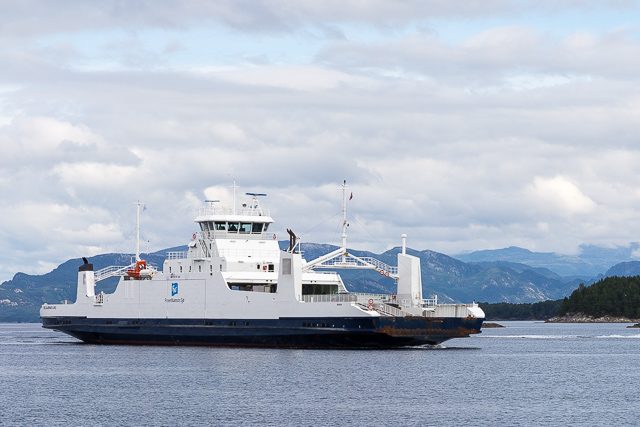Selbjørnsfjord, by Tore Sætre
