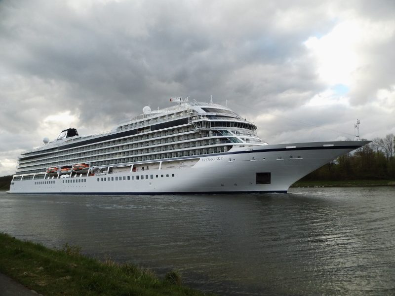 Viking Sky, by HenSti