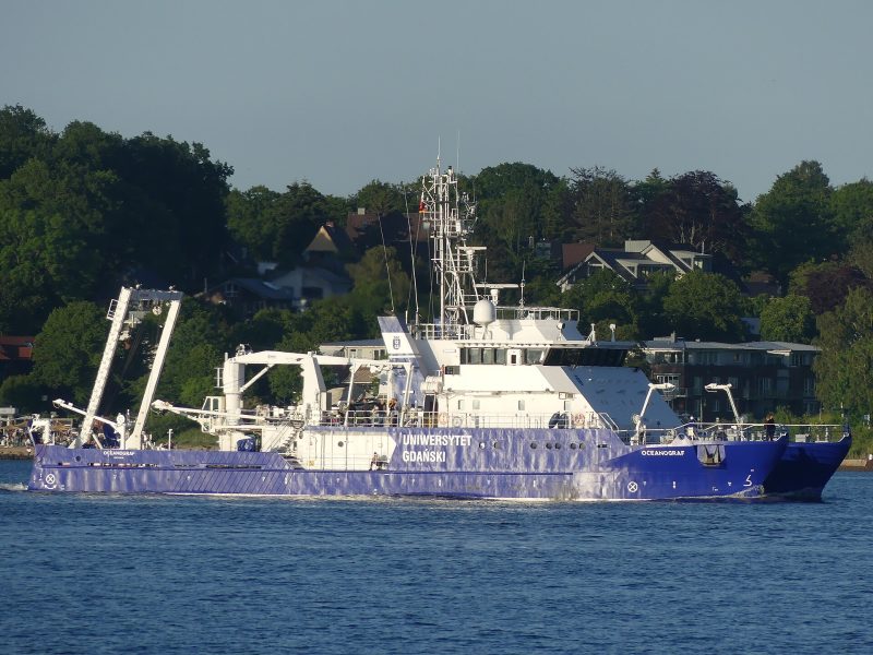 Oceanograf, by HenSti