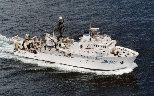 NOAAS Gordon Gunter, by NOAA