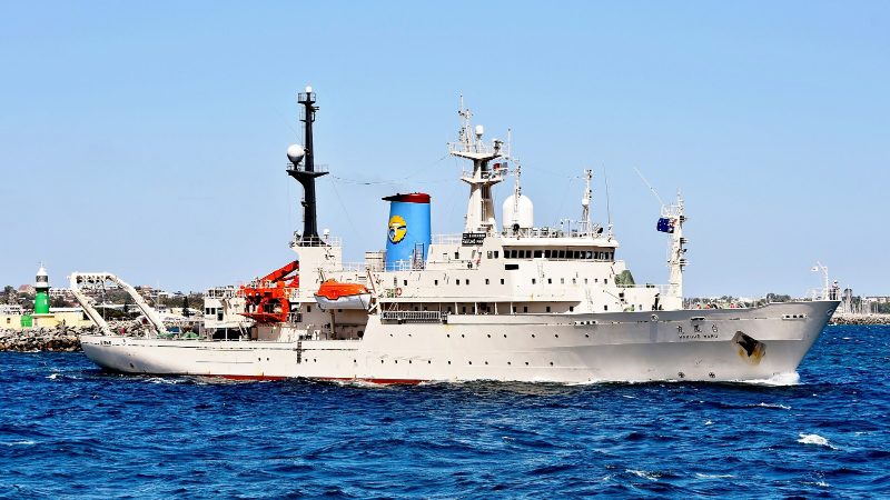 Hakuho Maru, by Bahnfrend