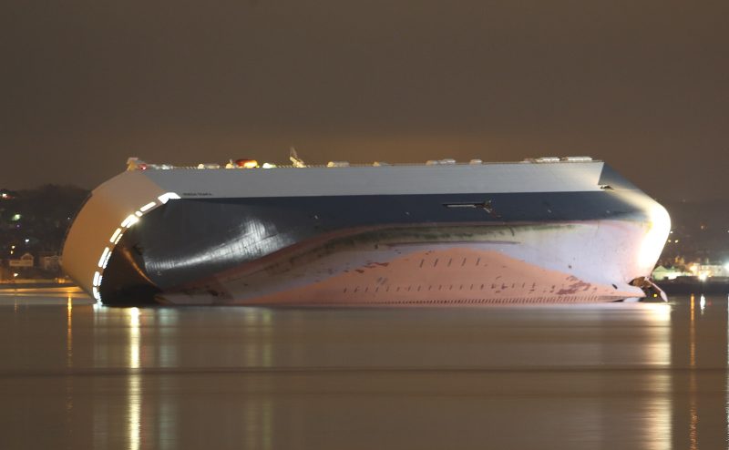MV Hoegh Osaka, by Geni